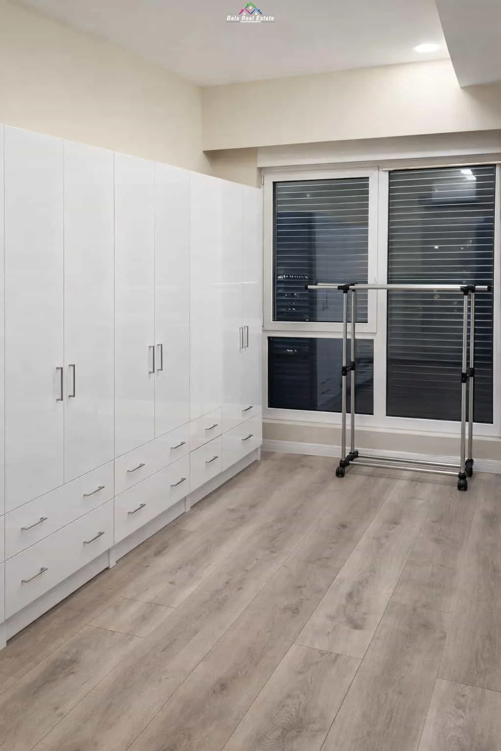 Apartament Me Qera 2+1+ Post ParkimiTek 21 Dhjetori (ID B2201686) Tirane