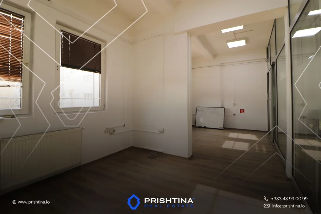 Zyre me qira 150m² në Qendër