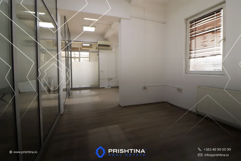 Zyre me qira 150m² në Qendër