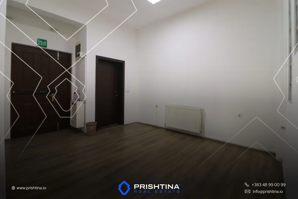 Zyre me qira 150m² në Qendër