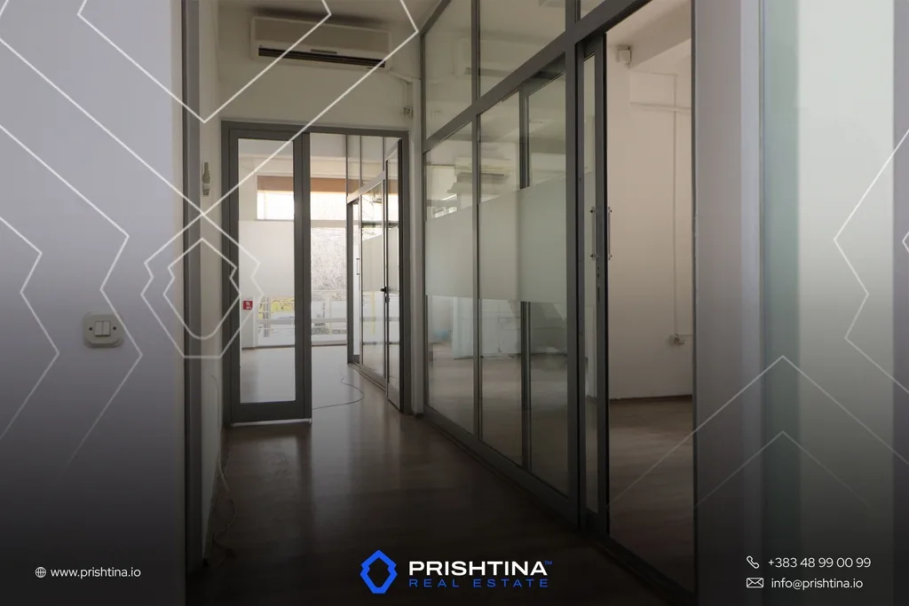 Zyre me qira 150m² në Qendër