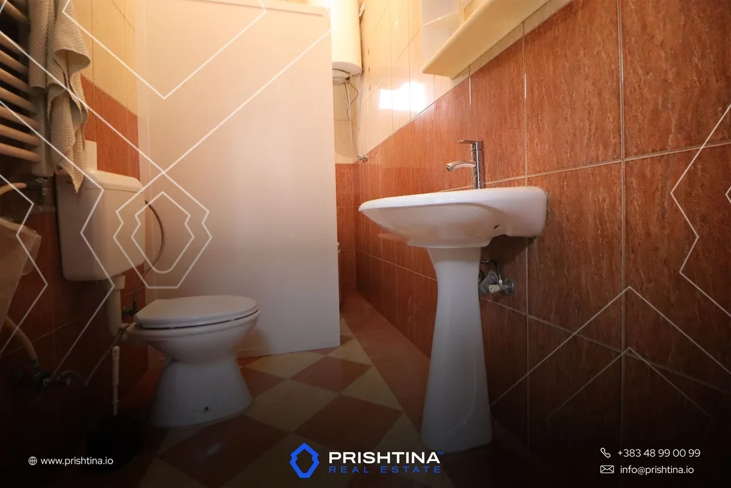 Zyre me qira 150m² në Qendër