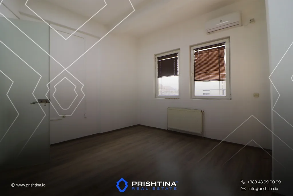 Zyre me qira 150m² në Qendër