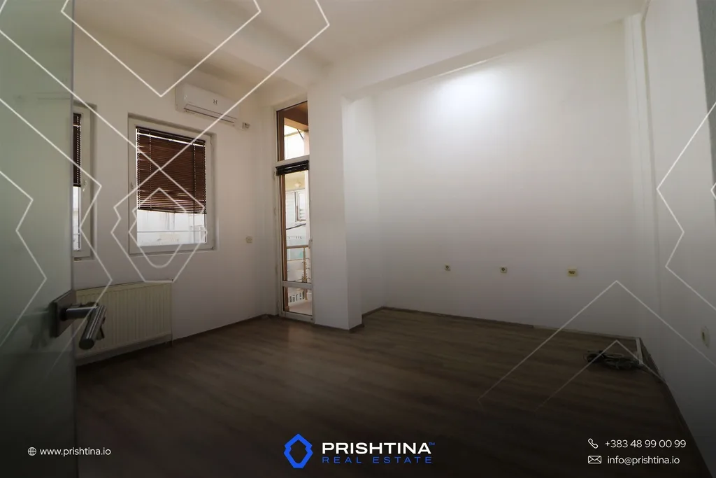 Zyre me qira 150m² në Qendër