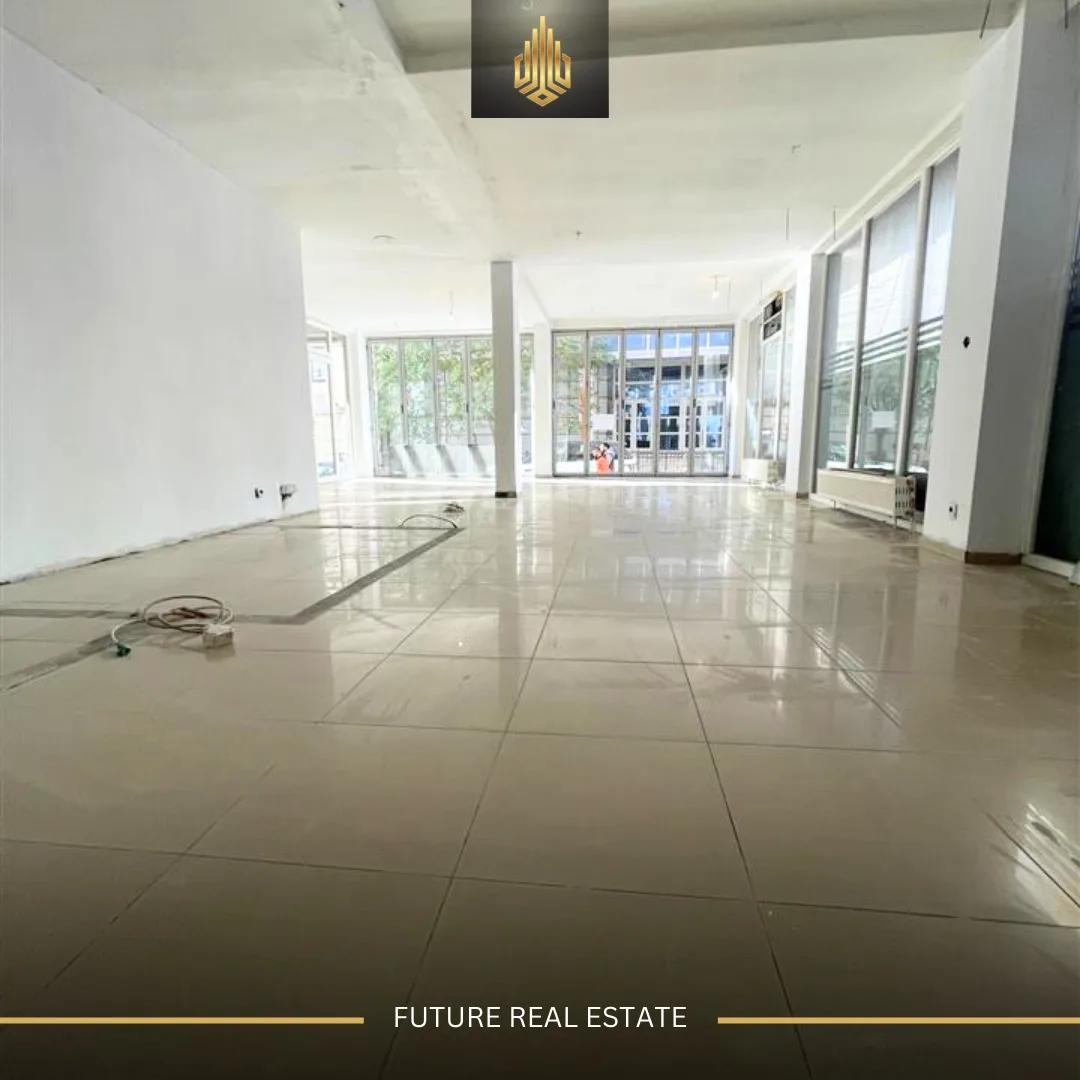 Lokal me QERA/120m²