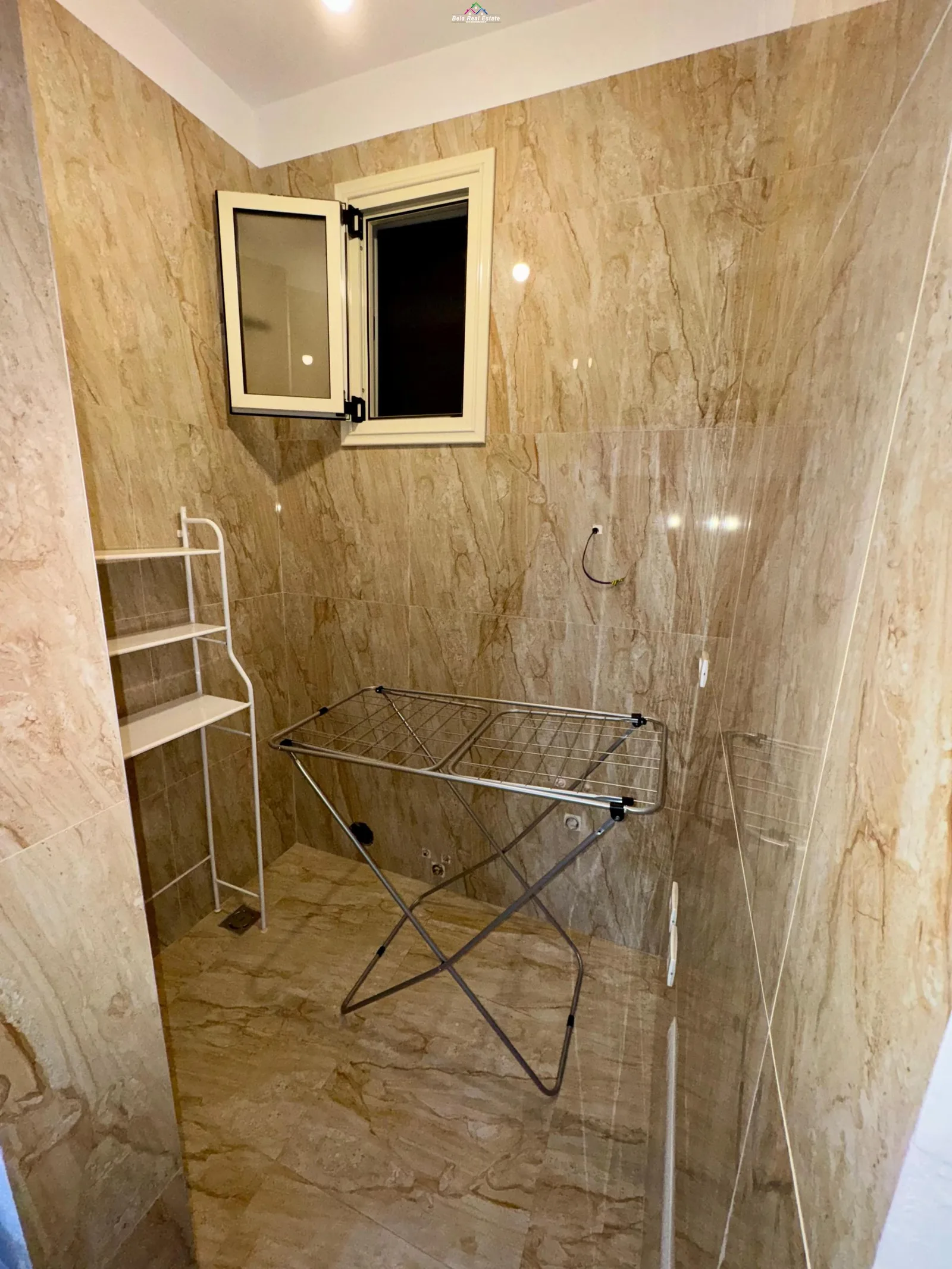 Kat Vile Me Qera 1+1 Tek Pallati me Shigjeta (ID BV22384)Tirane