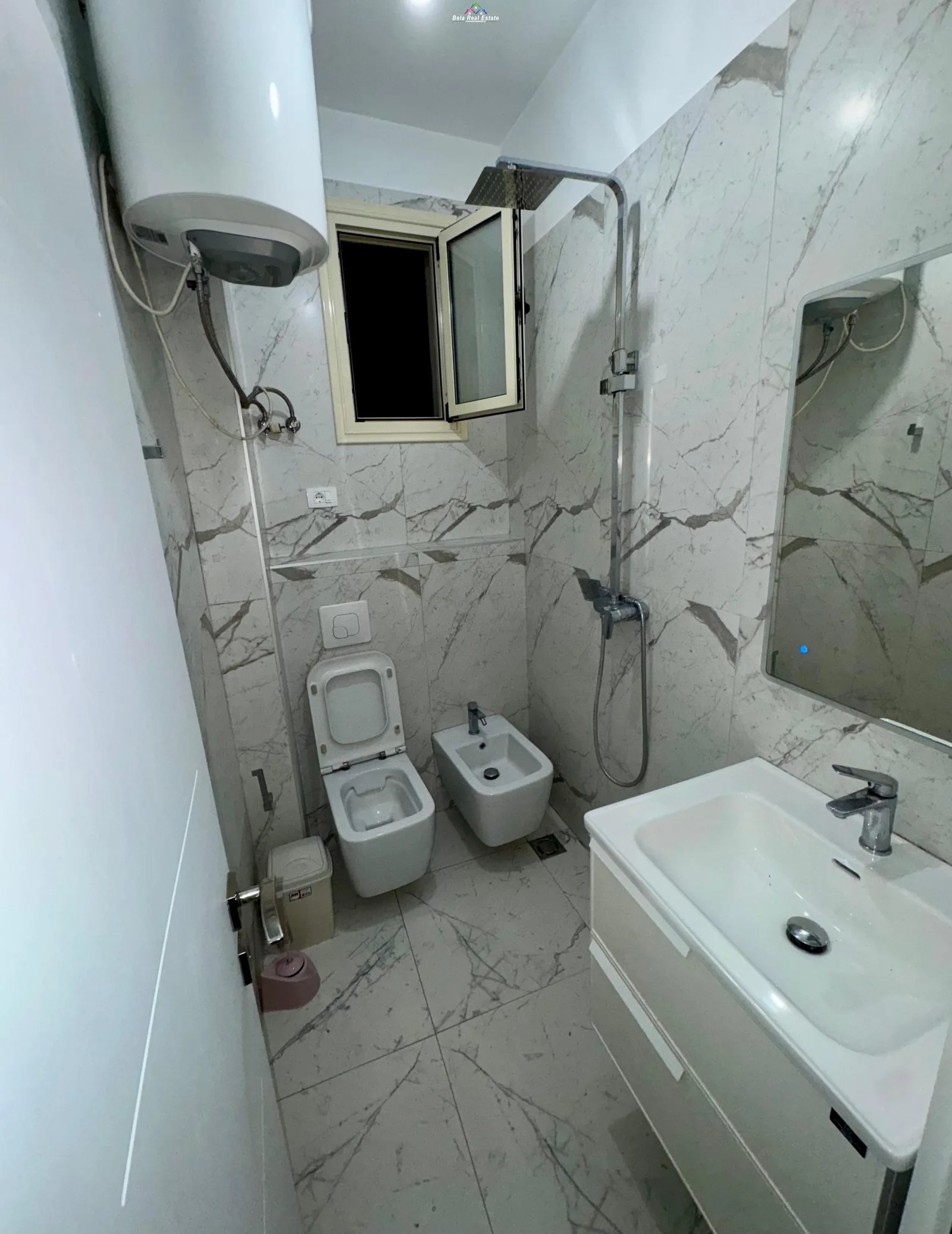 Kat Vile Me Qera 1+1 Tek Pallati me Shigjeta (ID BV22384)Tirane