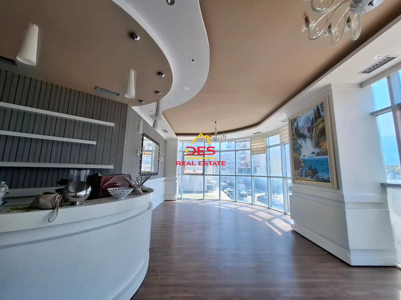 Jepet me qira ambient biznesi (bar-lokal) në fillim të lungomares – vlorë 📍 çobo center