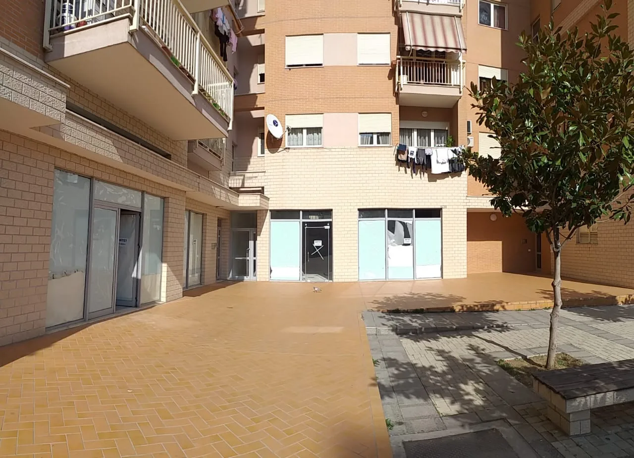 Shitet ambient biznesi në don bosko, tiranë