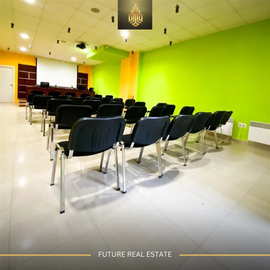 Lokal me QERA/300m²