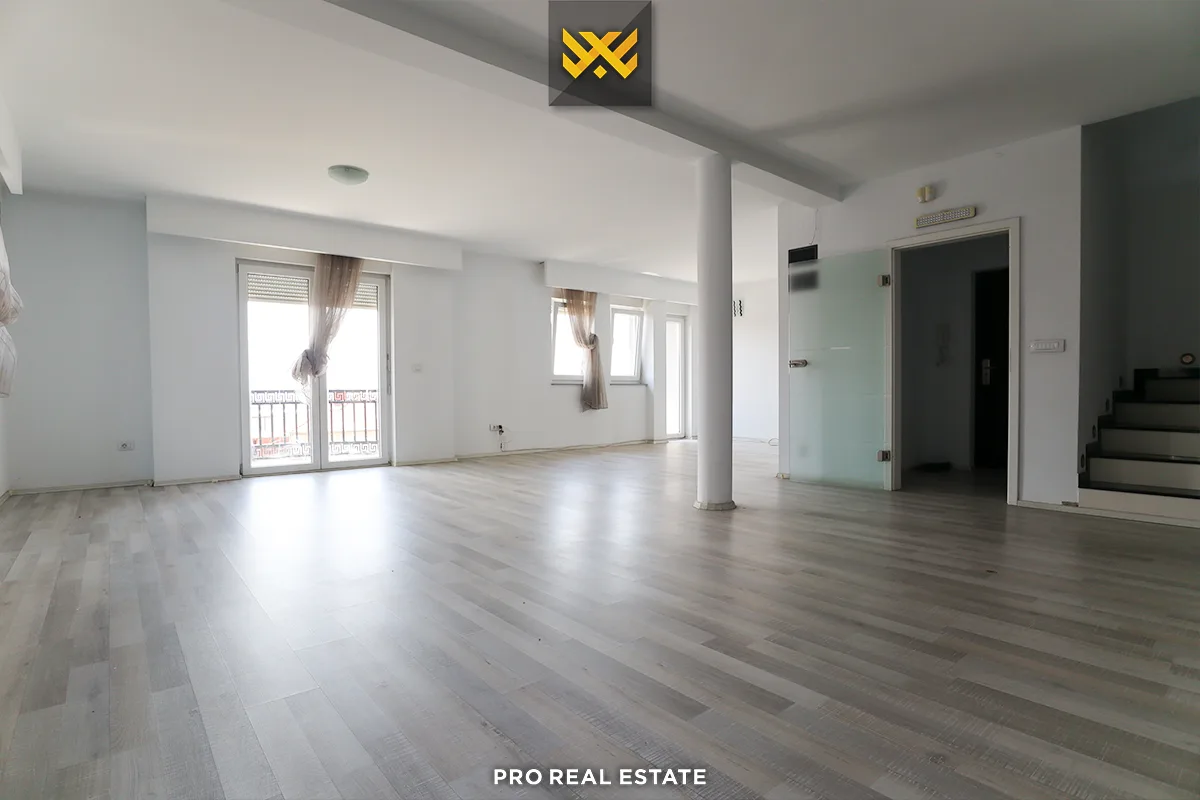 Kat Shtëpie 180m² me #QIRA në Lagjen Qëndresa