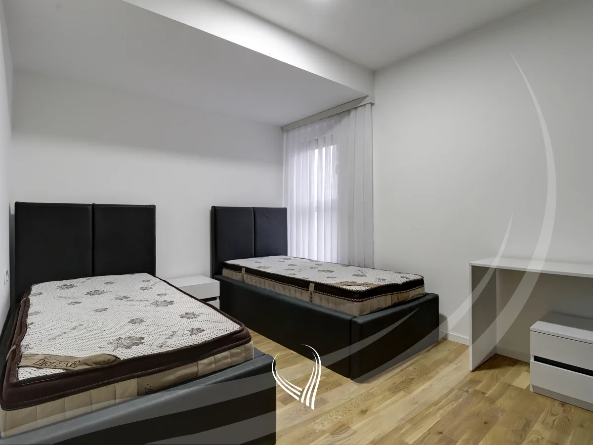Banesë me 3 dhoma gjumi me qira në lagjen Prishtina e Re