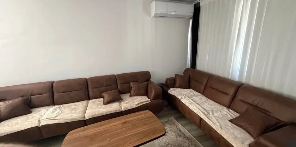 Banesë me qira 3+1 në Fushë Kosovë