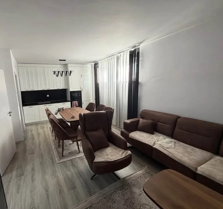 Banesë me qira 3+1 në Fushë Kosovë