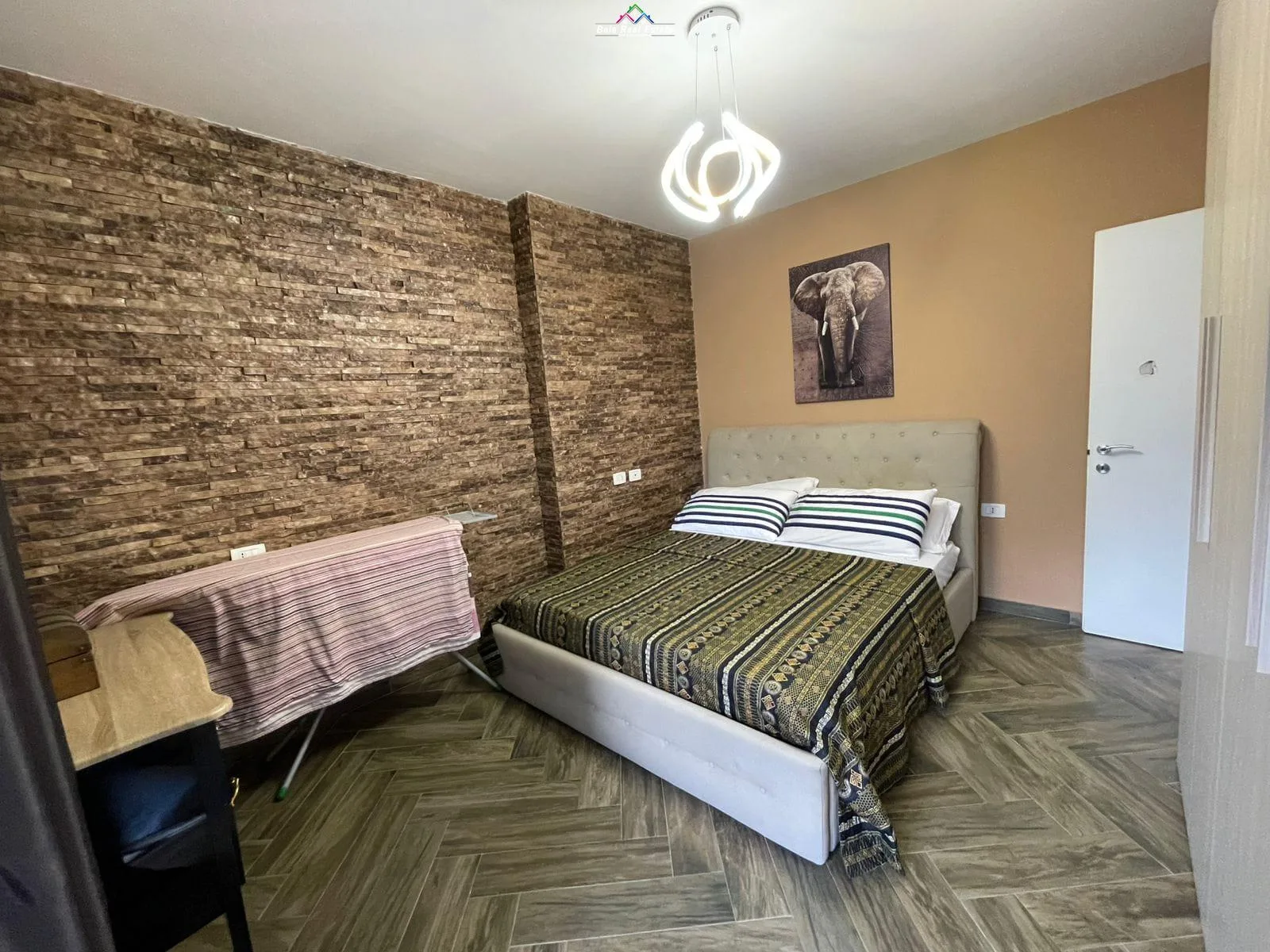 Apartament Me Qera 2+1 Tek 21 Dhjetori (ID B2201539) Tirane