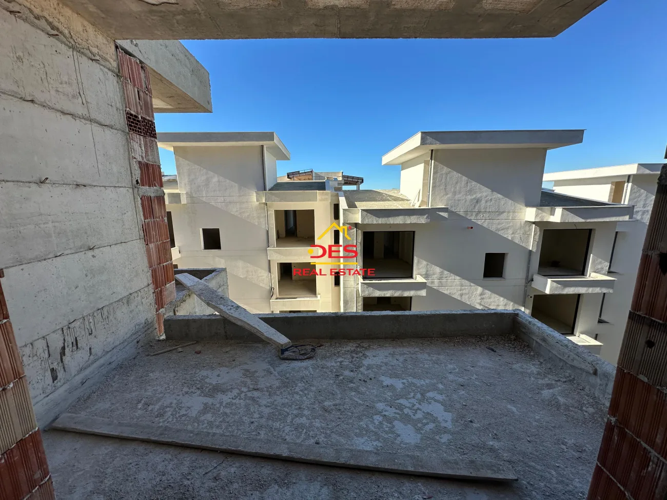 SHITET APARTAMENT 1+1 NË LUNGOMARE KODËR, VLORË. 🏗 Në fazë ndërtimi