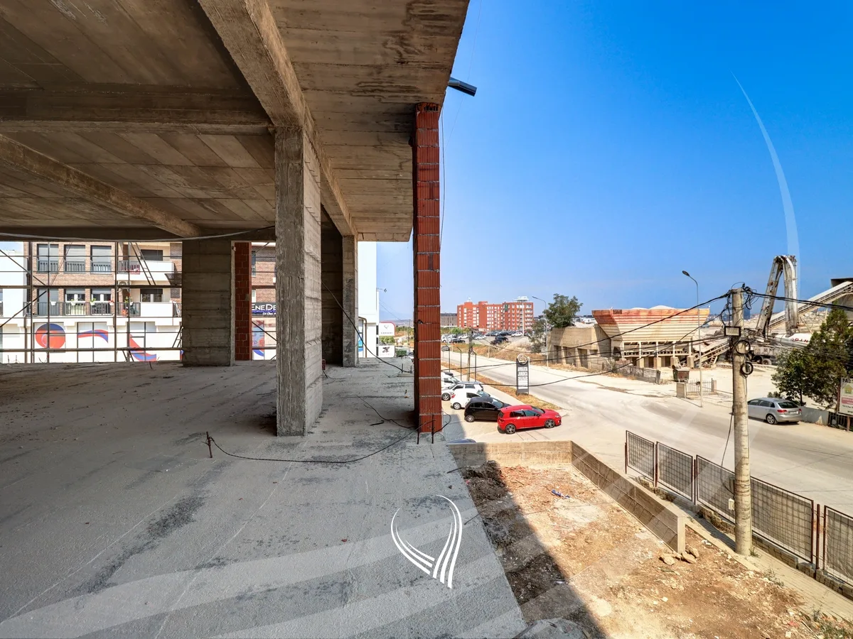 Lokal 758m2 në shitje në lagjen Veternik