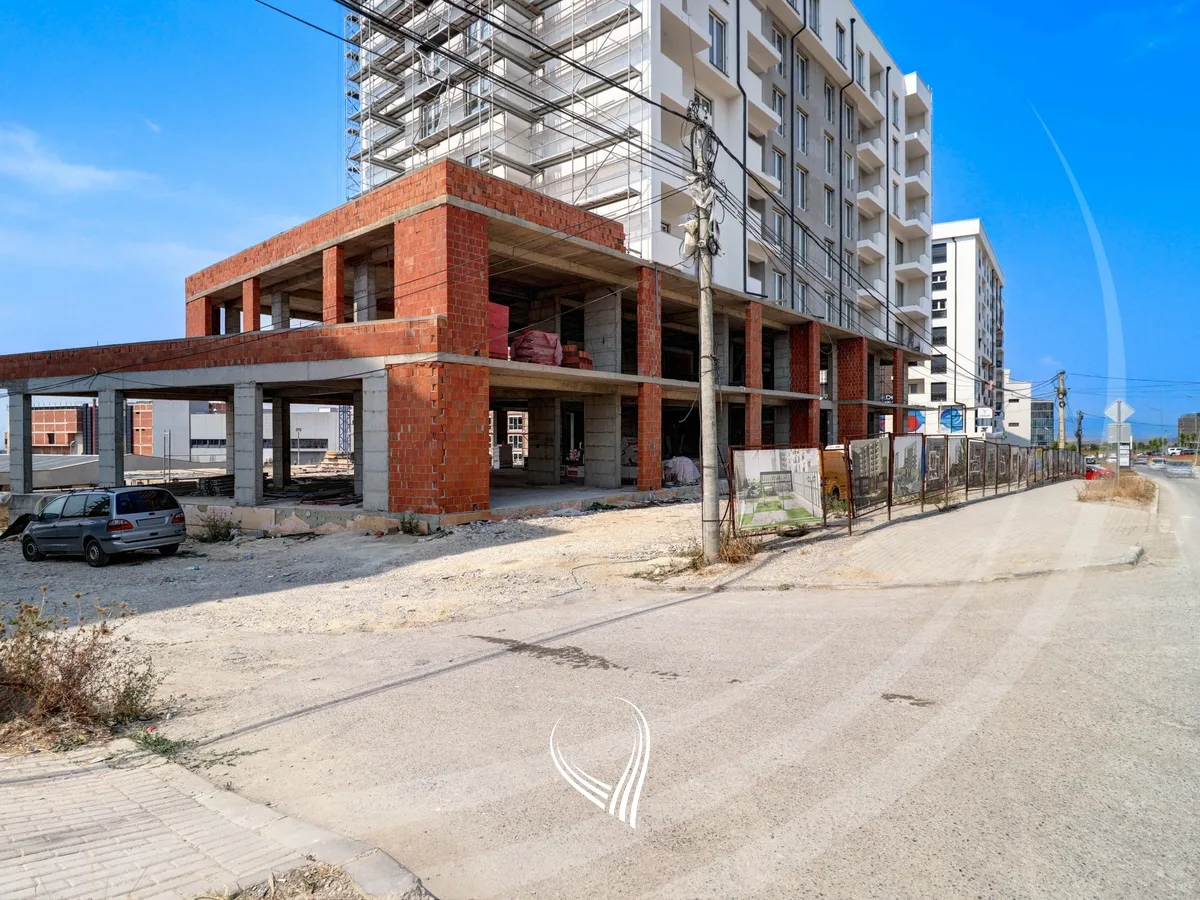 Lokal 758m2 në shitje në lagjen Veternik