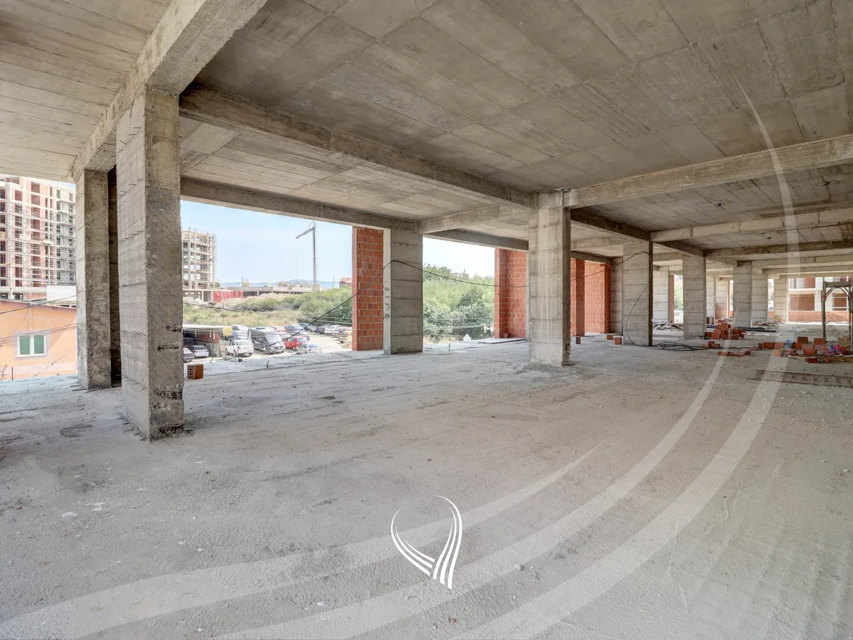 Lokal 758m2 në shitje në lagjen Veternik