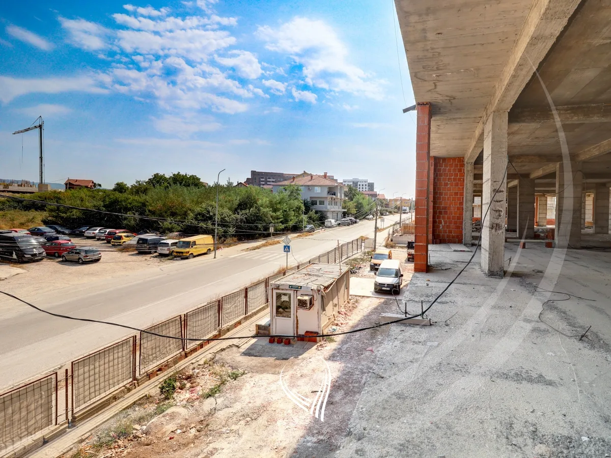 Lokal 758m2 në shitje në lagjen Veternik