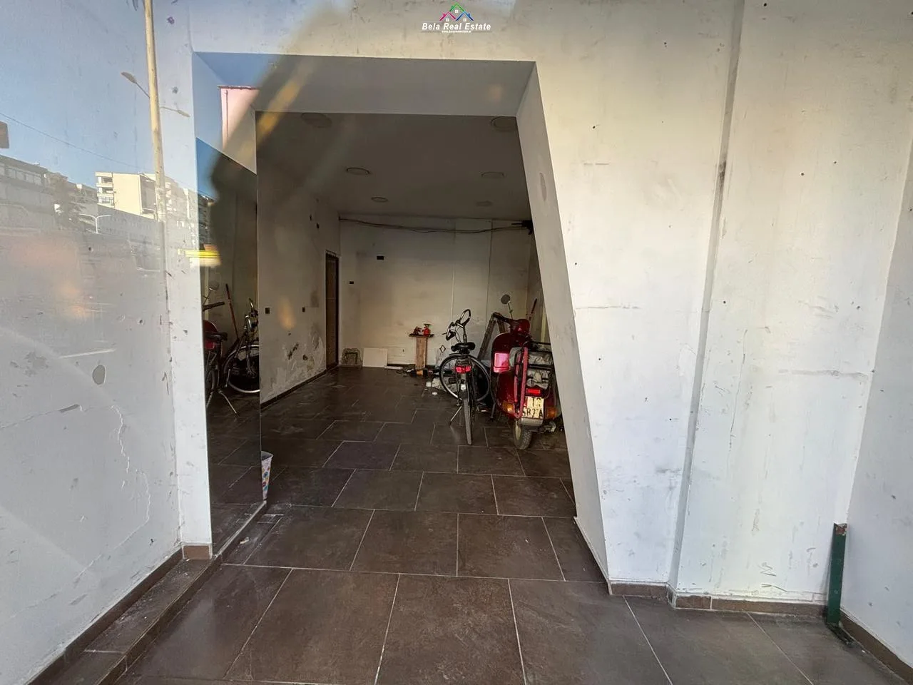 Dyqan Me Qera Tek Rruga e Kavajes (ID BD21785) Tirane
