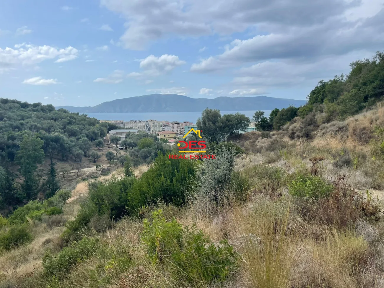 Shitet tokë arë mbi lungomare,vlorë.