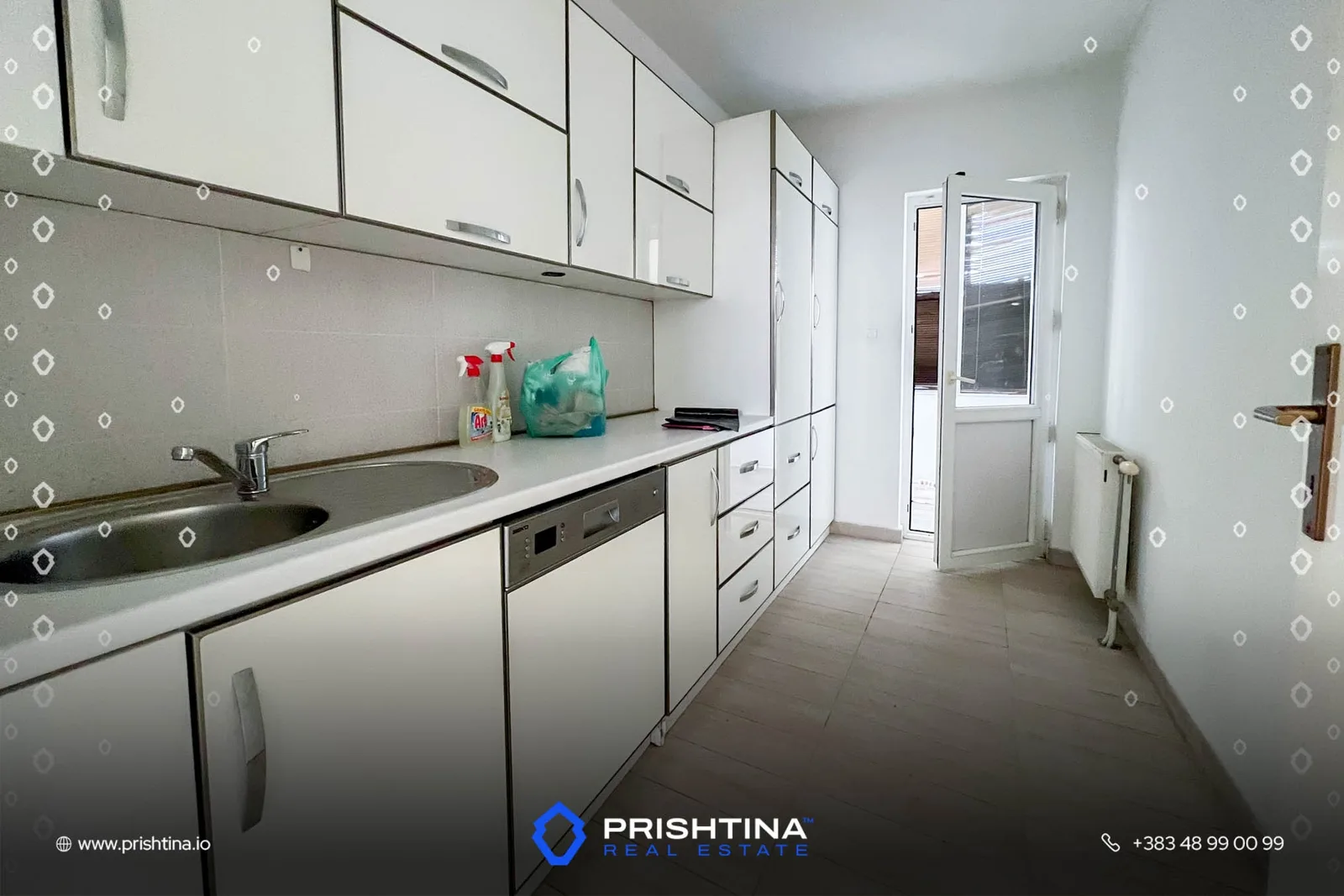 Shtëpi në shitje dhe me qira 400m² në Veternik