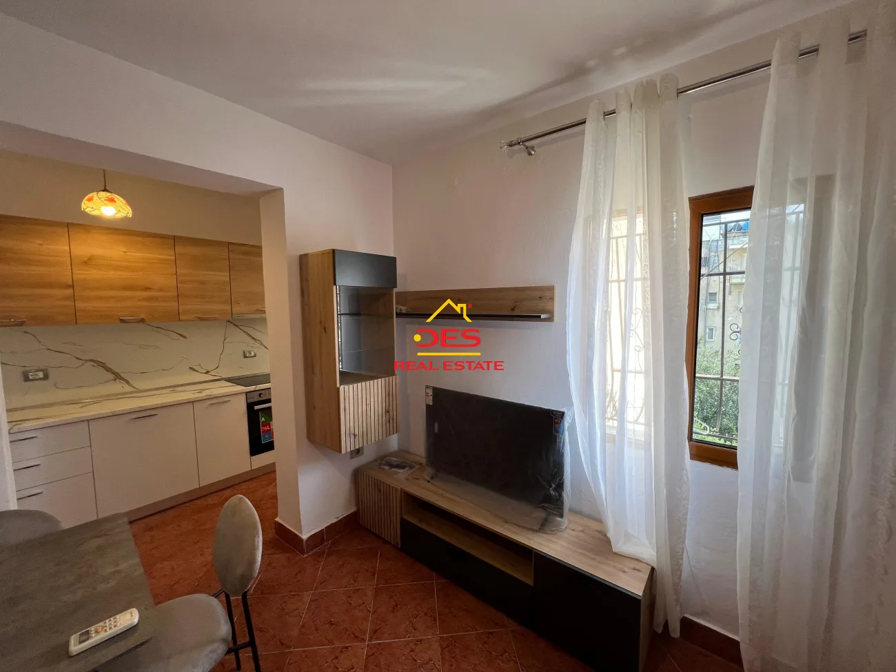 Shitet apartament 1+1 pranë shkollës “ismail qemali”, vlorë