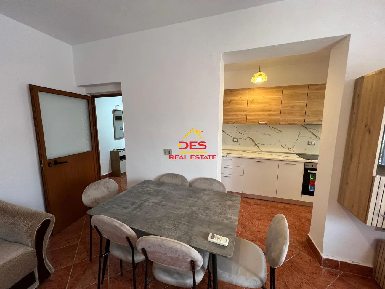 Shitet apartament 1+1 pranë shkollës “ismail qemali”, vlorë