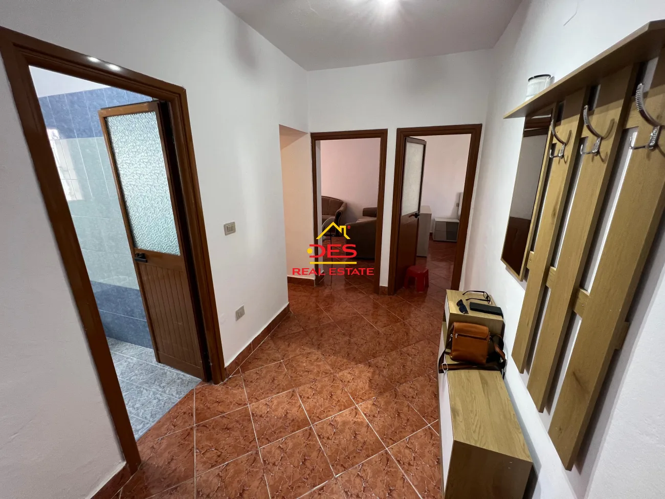 Shitet apartament 1+1 pranë shkollës “ismail qemali”, vlorë