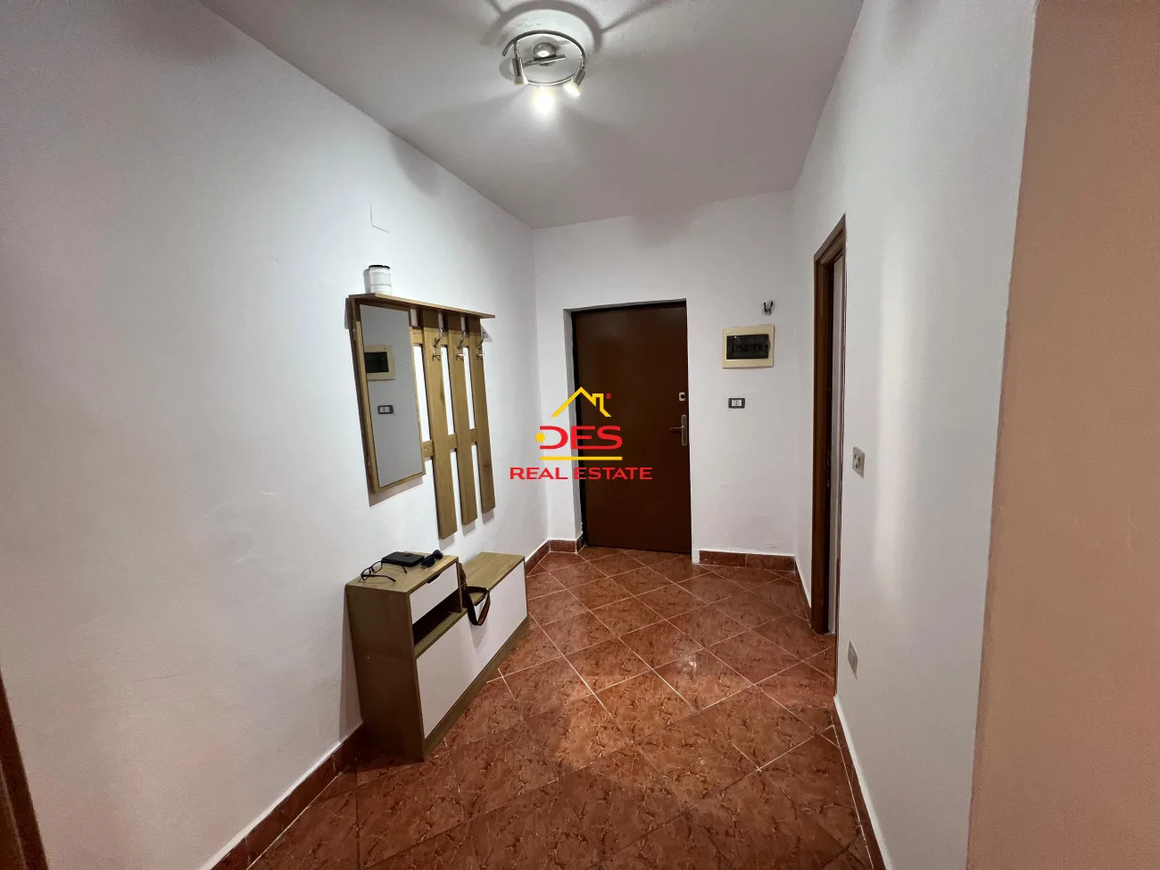 Shitet apartament 1+1 pranë shkollës “ismail qemali”, vlorë
