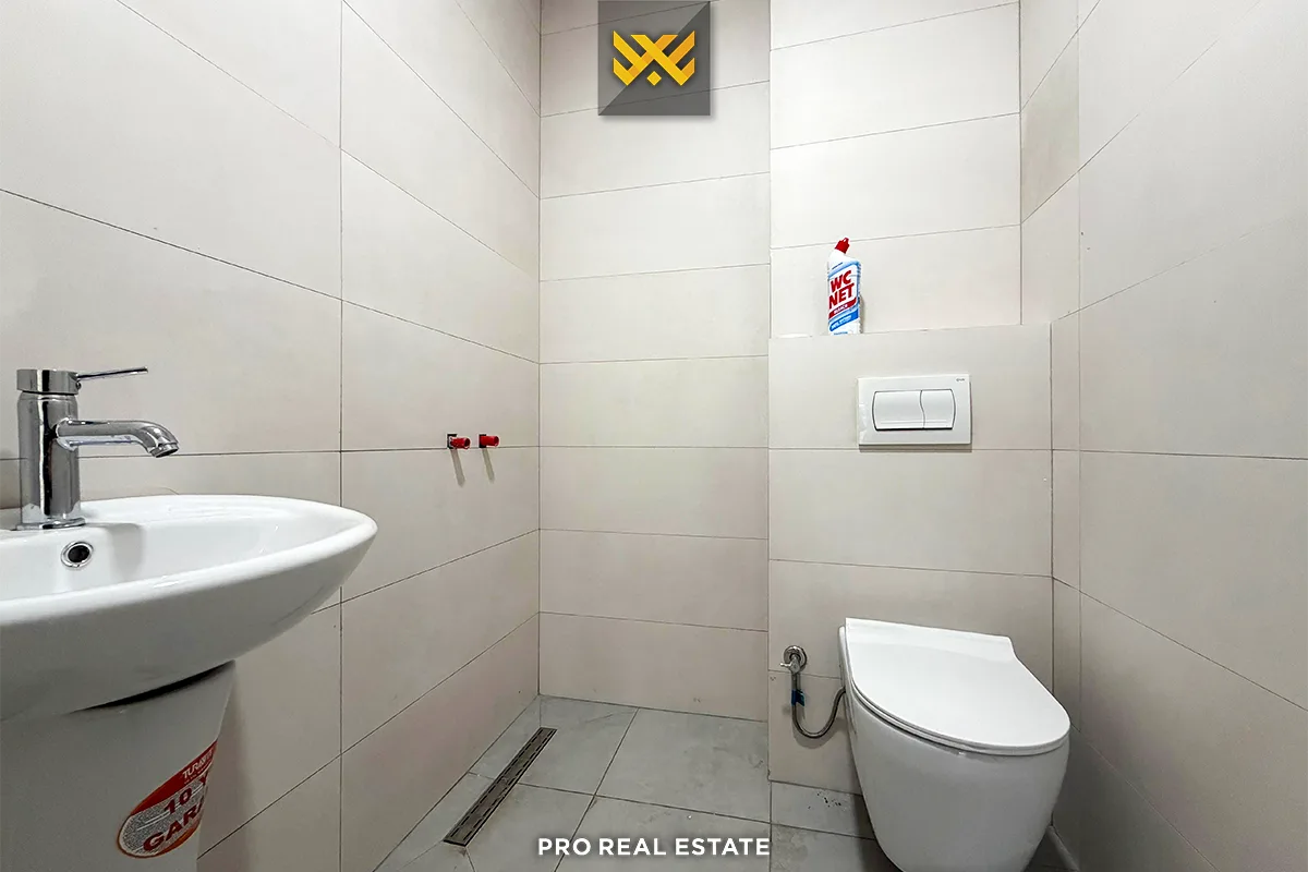 Lokal 120m² për #SHITJE te Rruga C