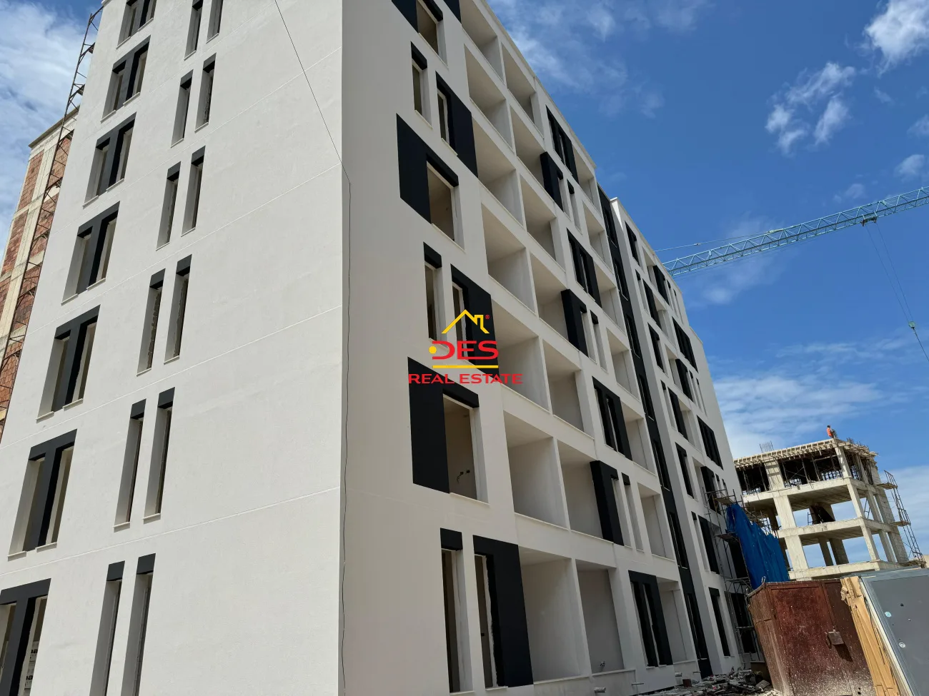 SHITET APARTAMENT 2+1 NË ORIKUM. I konvertuar ne 1+1 dhe garsoniere!