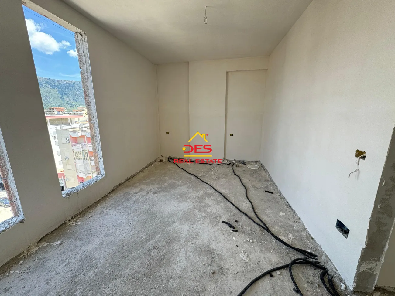 SHITET APARTAMENT 2+1 NË ORIKUM. I konvertuar ne 1+1 dhe garsoniere!