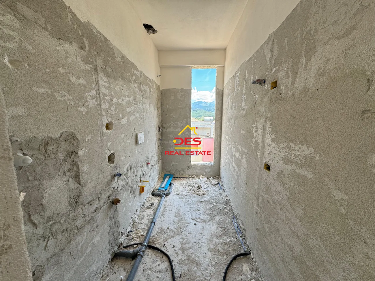 SHITET APARTAMENT 2+1 NË ORIKUM. I konvertuar ne 1+1 dhe garsoniere!
