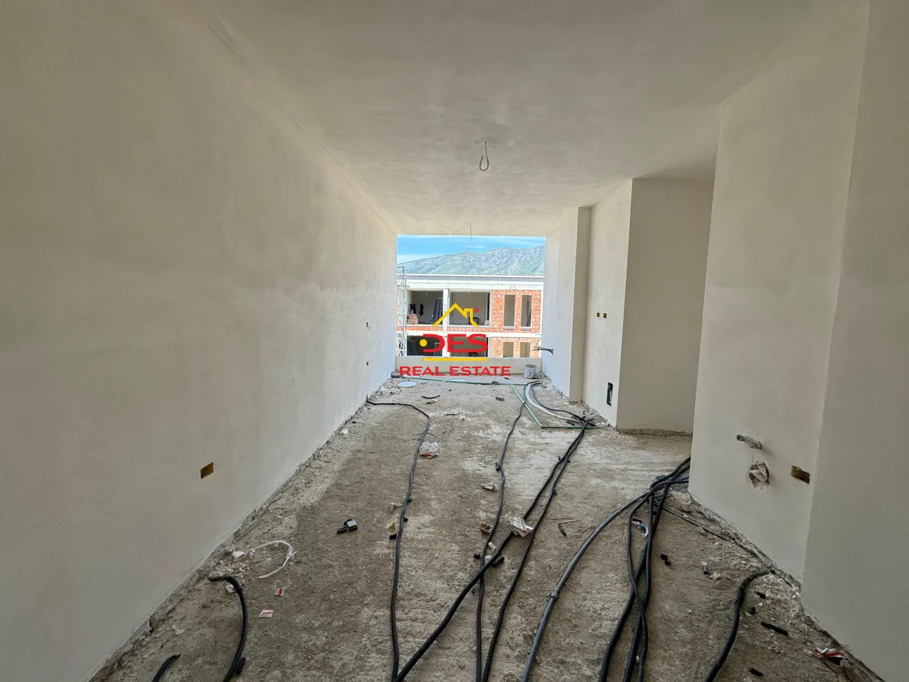SHITET APARTAMENT 2+1 NË ORIKUM. I konvertuar ne 1+1 dhe garsoniere!