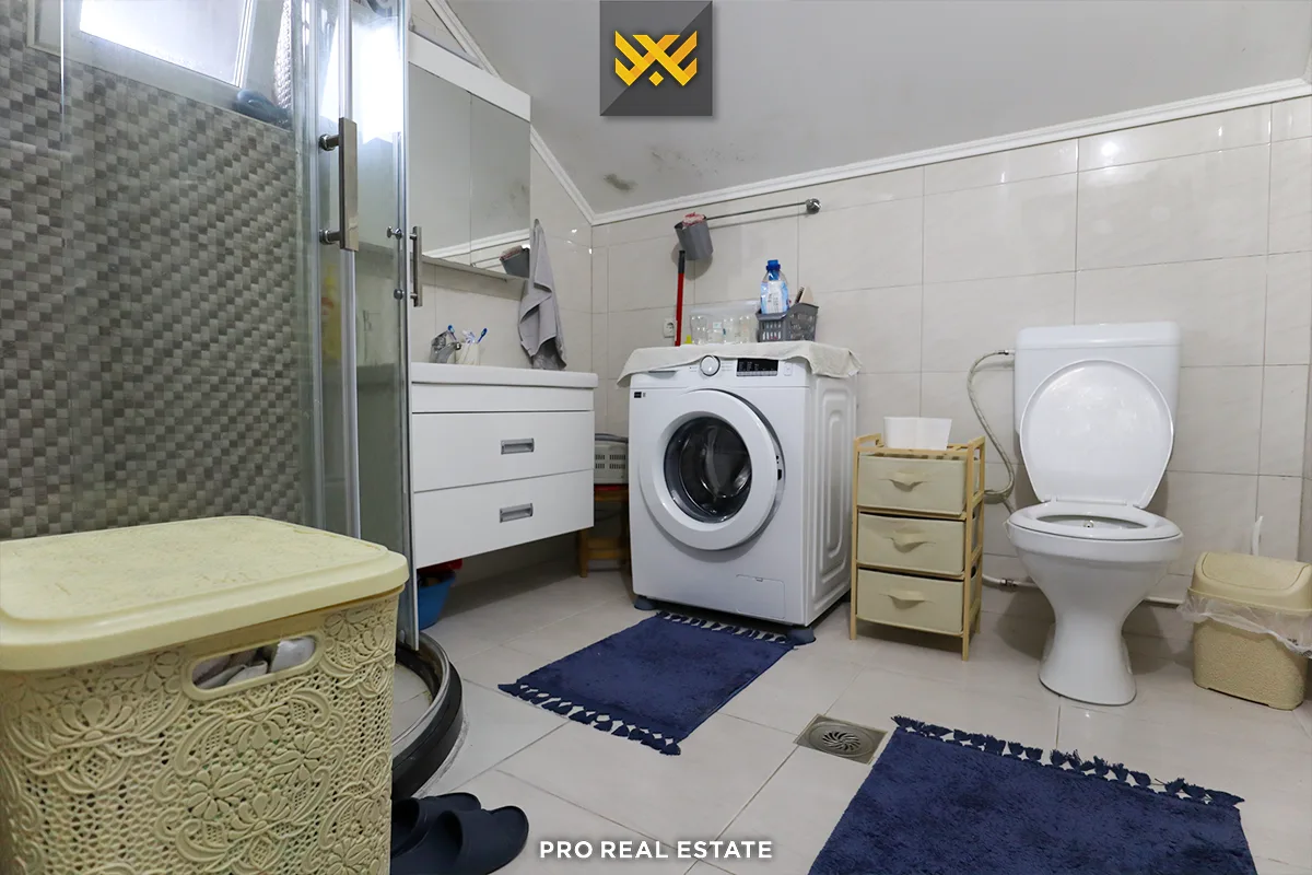 Shtëpi 200m² për #SHITJE në Bardhosh