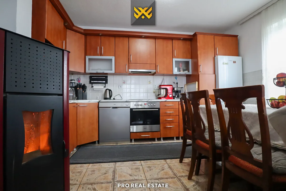 Shtëpi 200m² për #SHITJE në Bardhosh