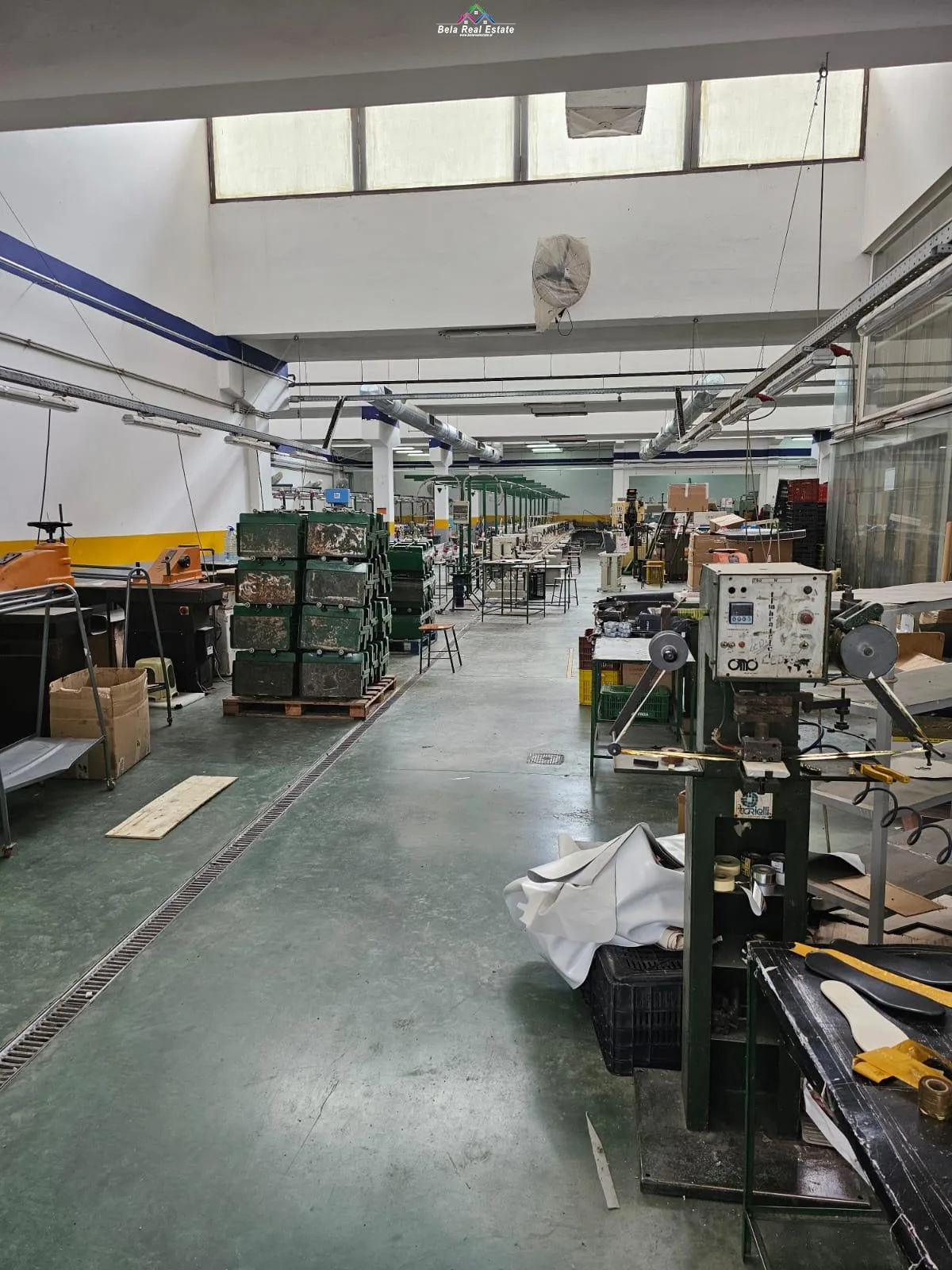 Magazine Me Qera Ne Kombinat (ID BM179) Tirane