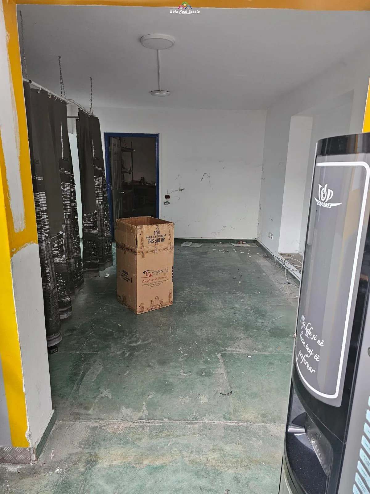 Magazine Me Qera Ne Kombinat (ID BM179) Tirane