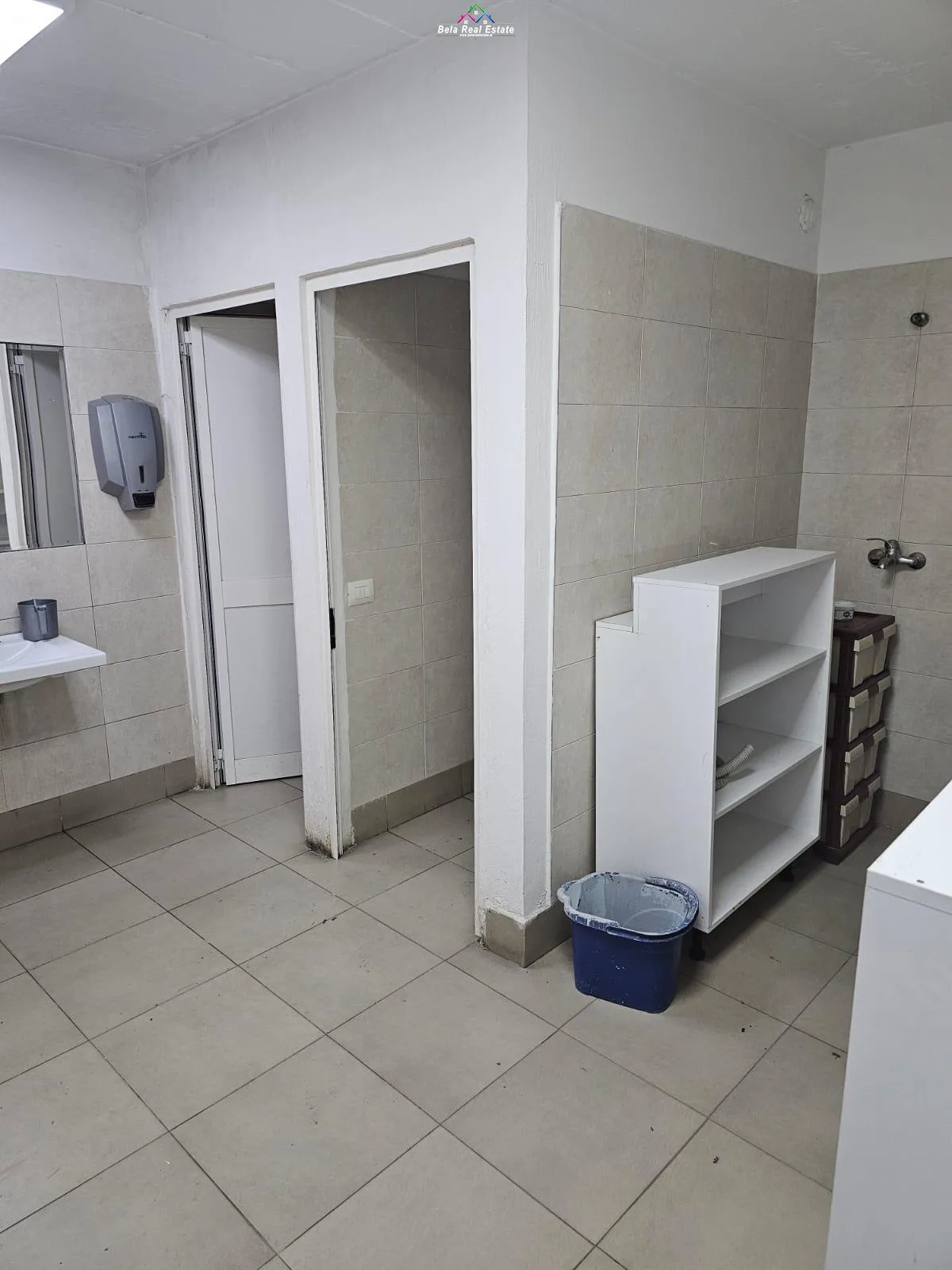 Magazine Me Qera Ne Kombinat (ID BM179) Tirane