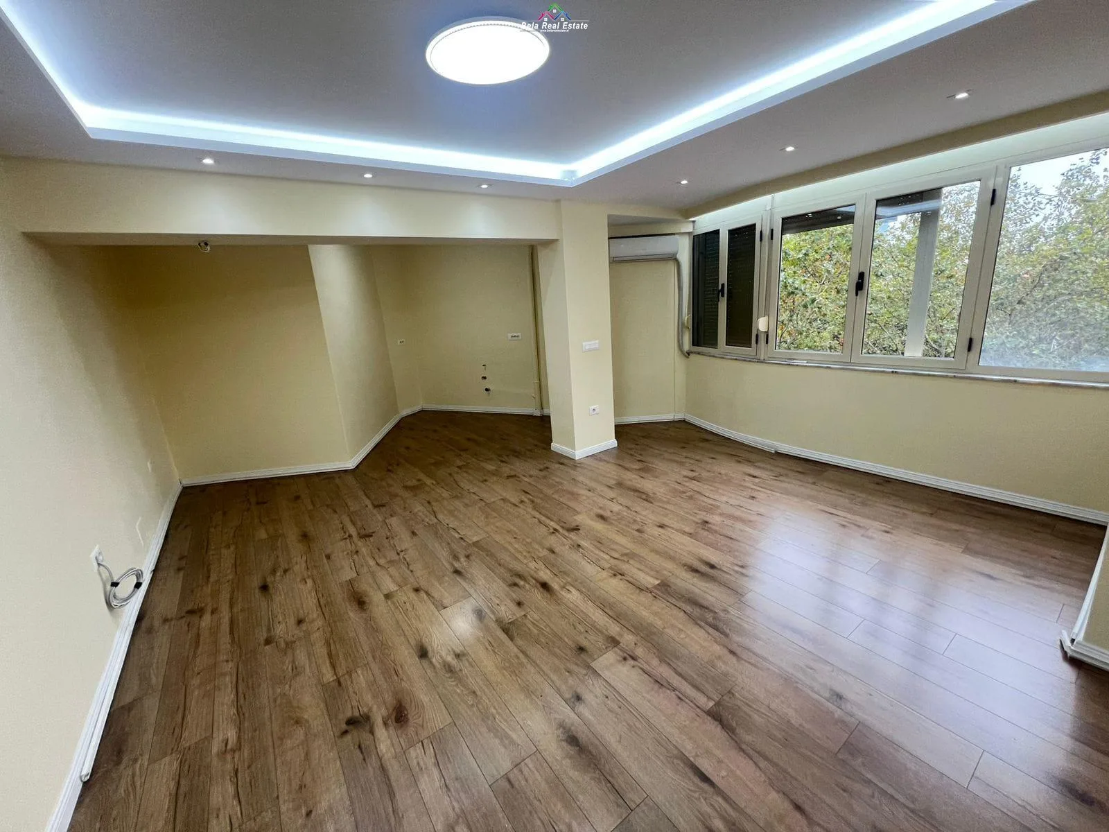 Zyre Me Qera 2+1 Ne Qender (ID BZ2712) Tirane