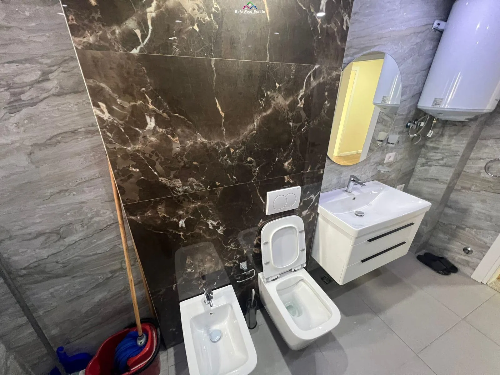 Zyre Me Qera 2+1 Ne Qender (ID BZ2712) Tirane