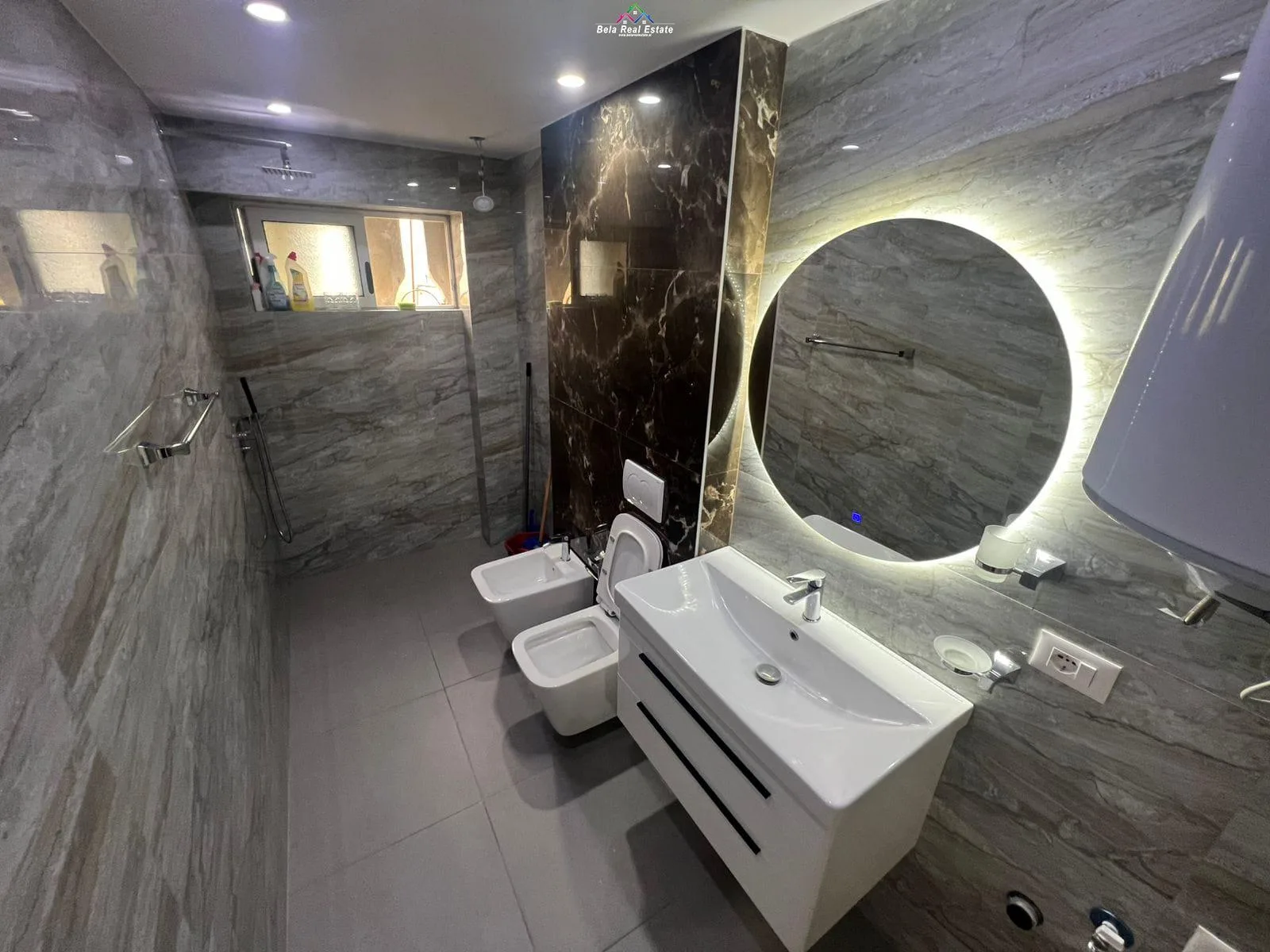 Zyre Me Qera 2+1 Ne Qender (ID BZ2712) Tirane