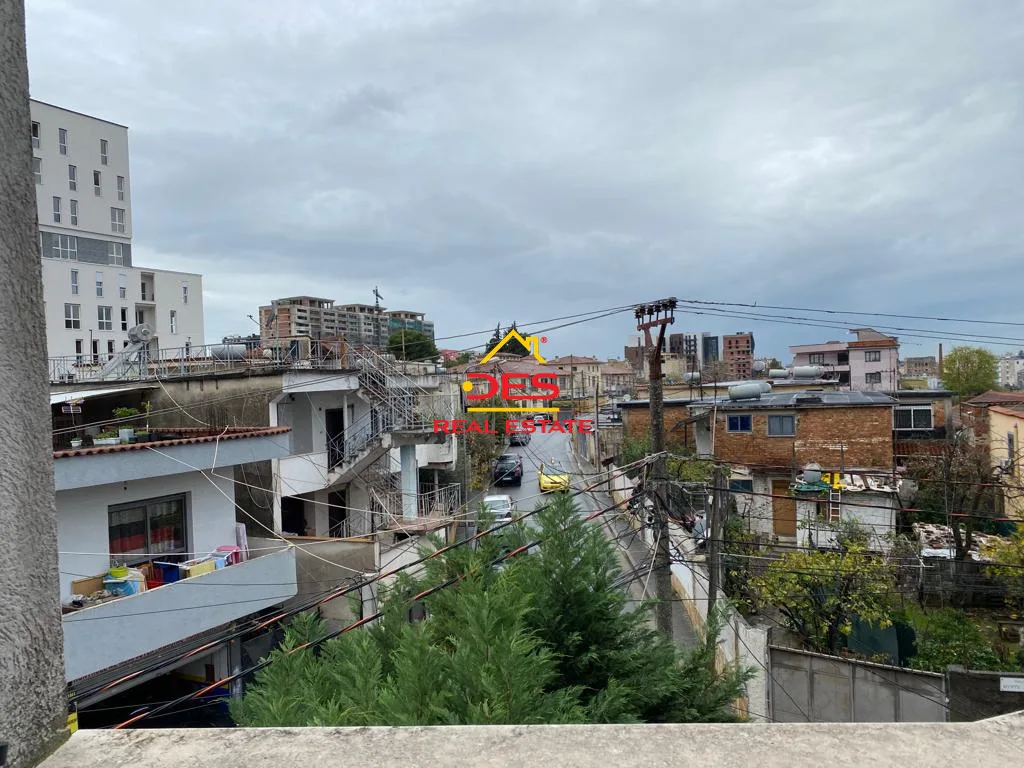 Shitet vilë 4-katëshe në selitë prane unazës së madhe tiranë.