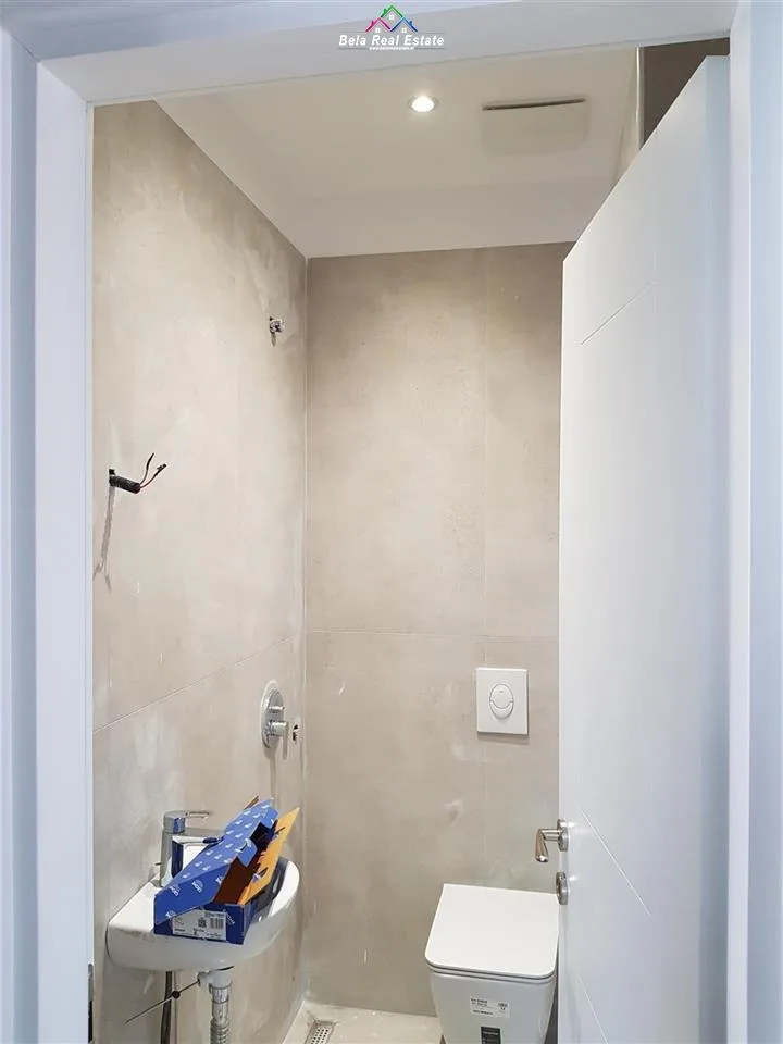 Zyre Me Qera 2+1 Tek Rruga e Barrikadave (ID BZ2240) Tirane