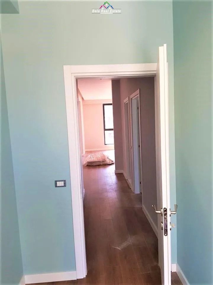 Zyre Me Qera 2+1 Tek Rruga e Barrikadave (ID BZ2240) Tirane