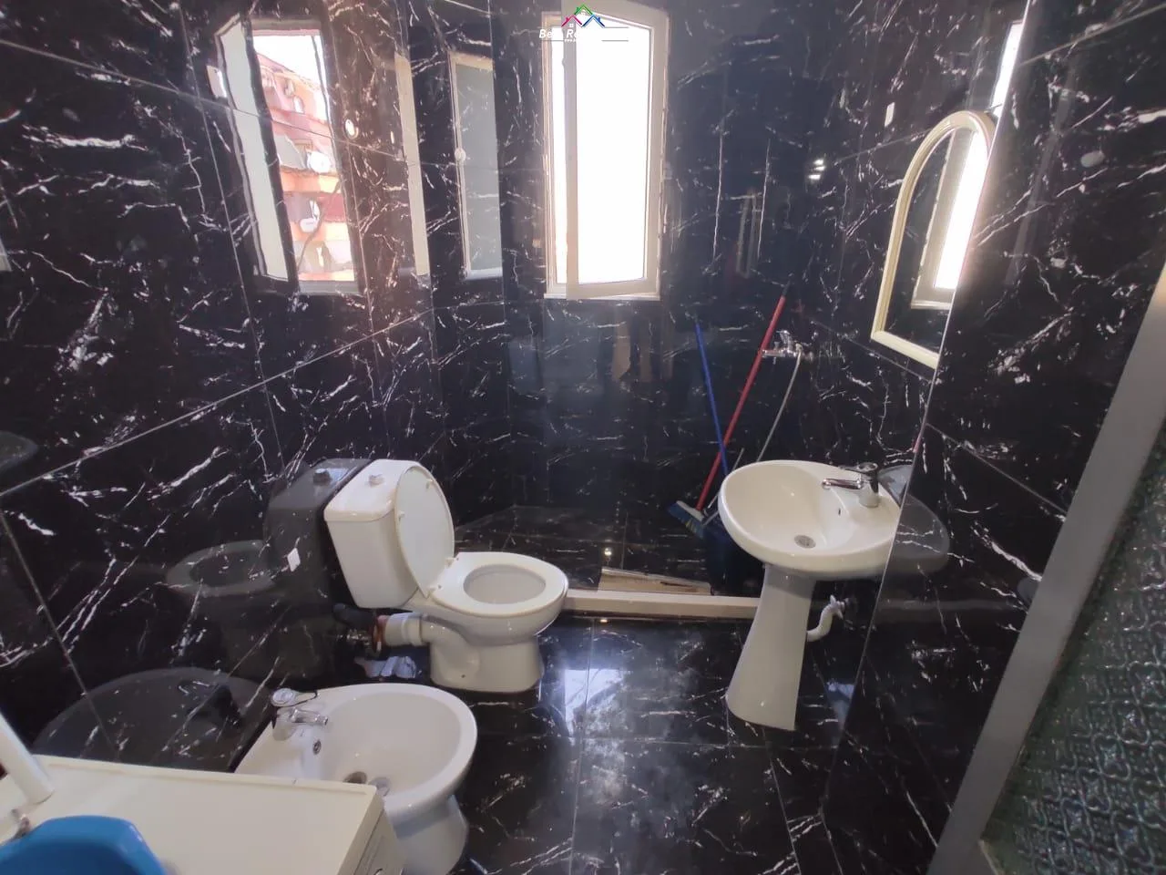 Apartament Me Qera 2+1 Ne Rrugen Kongresi i Manastirit (ID B221202) Tirane.