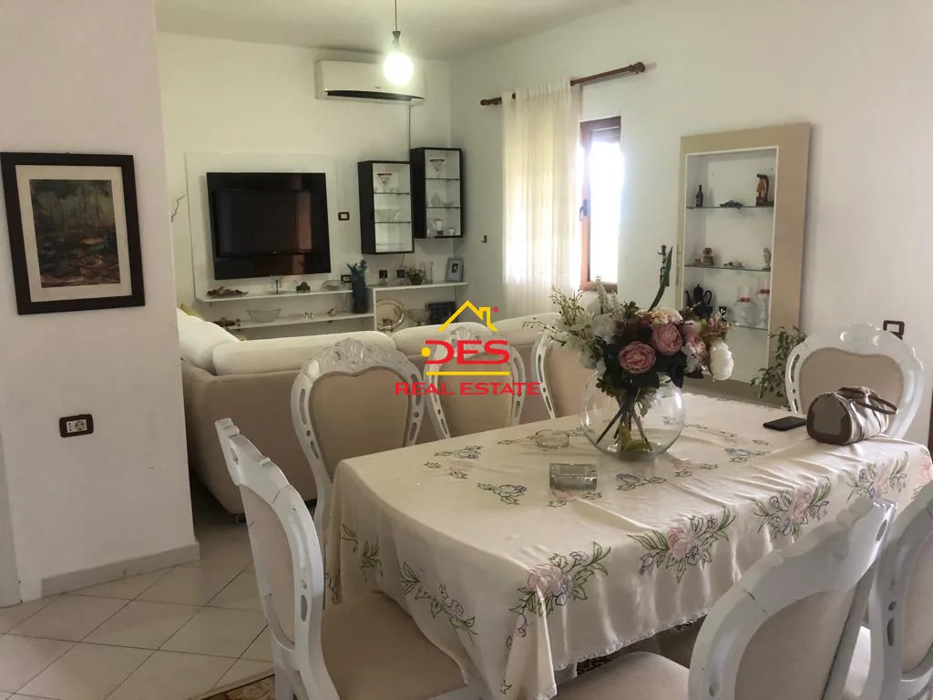 Shitet shtëpi private në topana,pamje nga deti