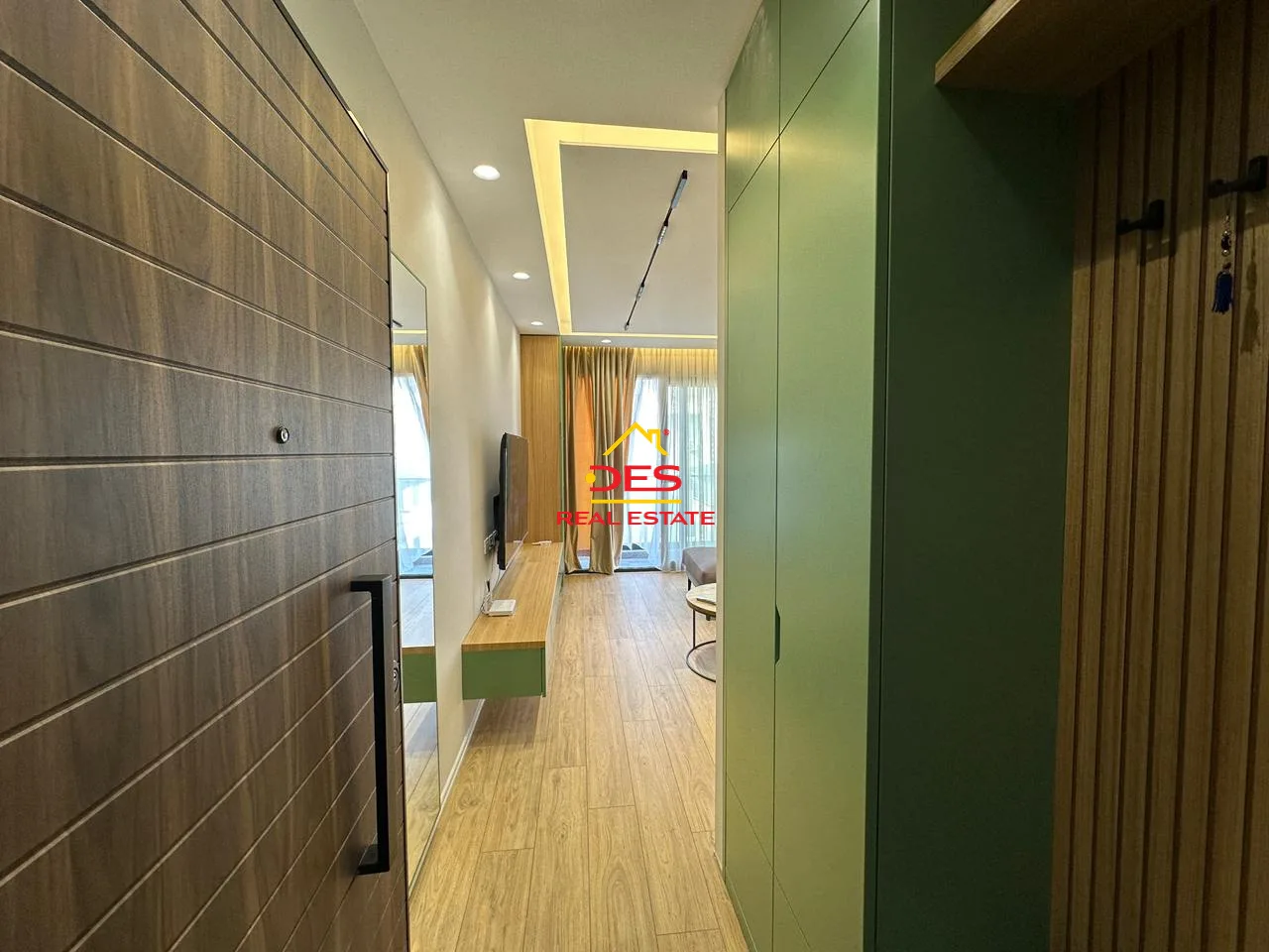 JEPET ME QIRA APARTAMENT LUKSOZ 1+1 NË LUNGOMARE, VLORË. 📍 Pranë Shkollës Së Marinës